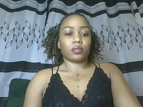 Snapshot of Flora_Fantasy chatting on July 4, 11:49 am Flora Fantasy online show from July 4, 11:49 am
