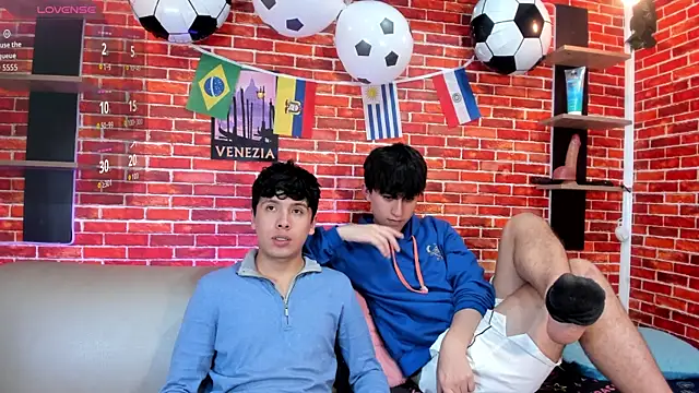 Snapshot of Hoot_boyss_ chatting on June 23, 7:45 pm Hoot boyss online show from June 23, 7:45 pm