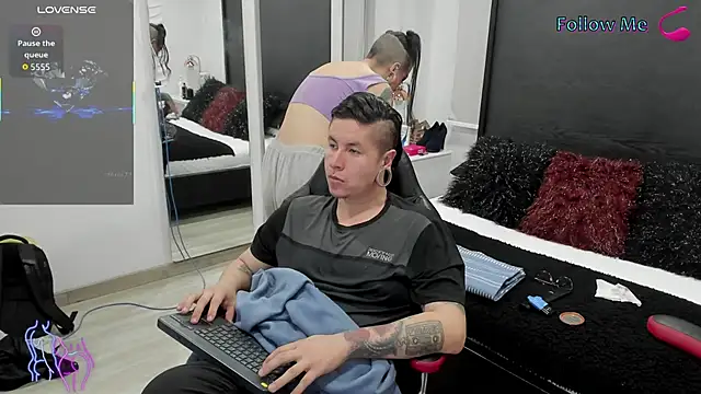 inkedsinners  online show from June 12, 11:09 am