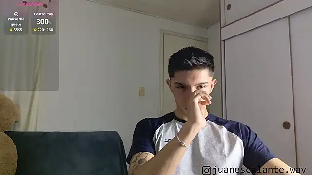 Snapshot of Thesaint_xxx chatting on July 18, 5:22 am Thesaint xxx online show from July 18, 5:22 am