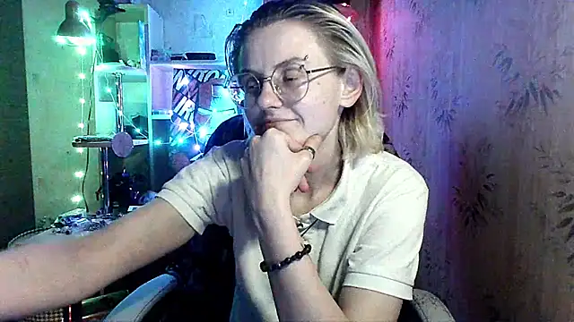 Snapshot of __Freya___ chatting on May 18, 10:04 pm Freya online show from May 18, 10:04 pm