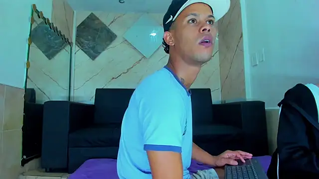 mattiiuss  online show from May 22, 3:46 am
