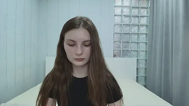 Shyly  Lisa online show from June 13, 1:36 am