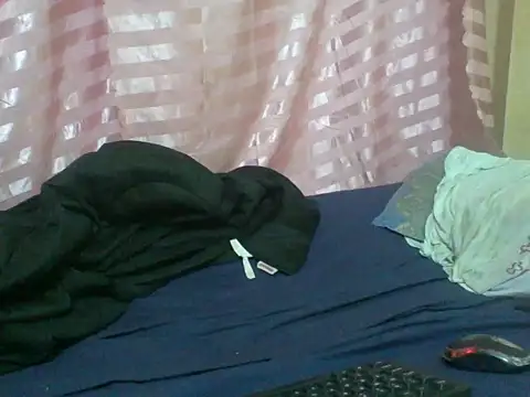 Snapshot of naughty-slender chatting on June 23, 4:21 am naughty-slender online show from June 23, 4:21 am