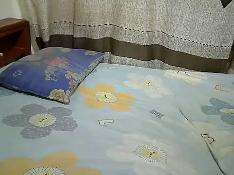 Snapshot of sweet_pie5 chatting on June 26, 11:31 pm sweet pie5 online show from June 26, 11:31 pm