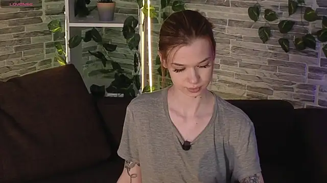 Snapshot of OliviaFoxsis chatting on May 16, 7:05 am OliviaFoxsis online show from May 16, 7:05 am