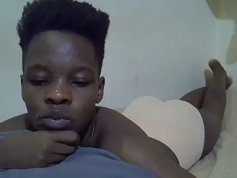 Snapshot of slender_queen15 chatting on June 28, 7:14 am slender queen15 online show from June 28, 7:14 am