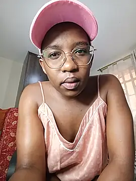 Snapshot of Miss-Temptasion chatting on June 7, 8:51 am Miss-Temptasion online show from June 7, 8:51 am