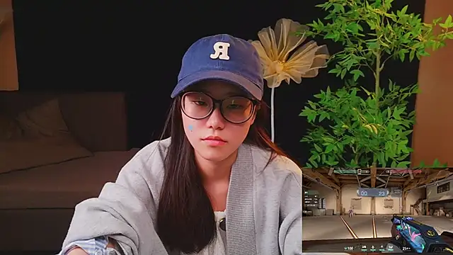 Snapshot of yu598188 chatting on May 21, 1:45 am yu598188 online show from May 21, 1:45 am