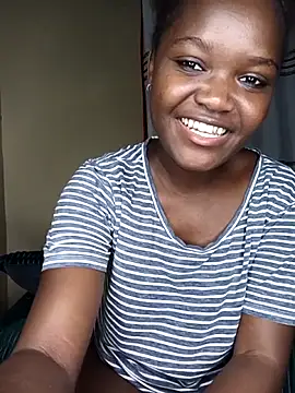 Snapshot of little_creamy chatting on May 18, 4:13 pm little creamy online show from May 18, 4:13 pm