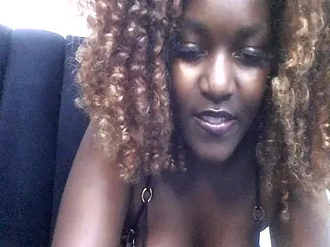 Snapshot of MoonlighMaya chatting on July 23, 2:37 pm MoonlighMaya online show from July 23, 2:37 pm