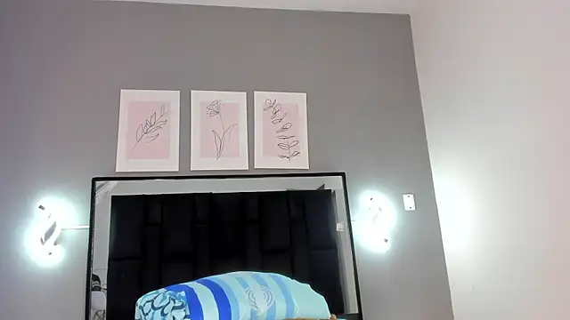 Snapshot of zoe_curvyy chatting on June 13, 12:14 pm zoe curvyy online show from June 13, 12:14 pm