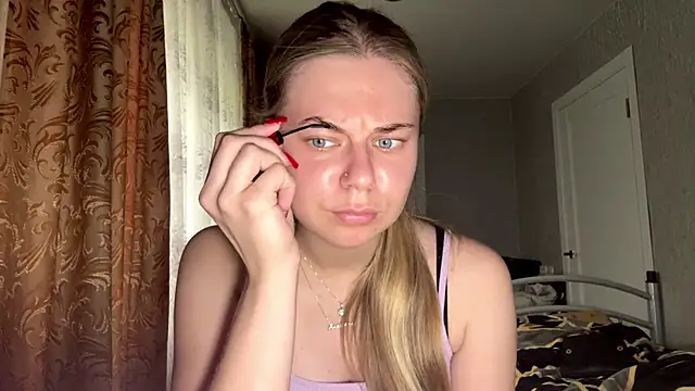 Snapshot of HoneysPiee chatting on June 26, 9:57 am HoneysPiee online show from June 26, 9:57 am