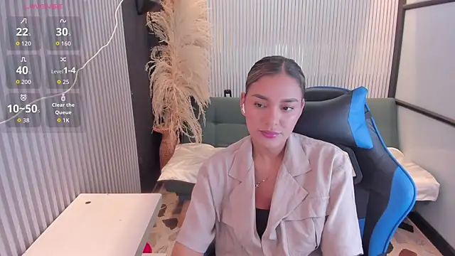 SophieWatson  online show from June 4, 2:01 pm