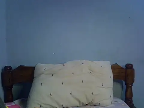 FreakyTrixie111 online show from May 17, 2:42 am