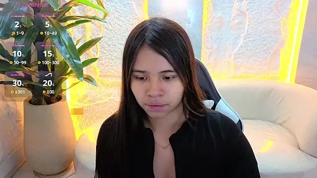 Snapshot of roxan1_tp chatting on June 12, 12:37 pm roxan1 tp online show from June 12, 12:37 pm