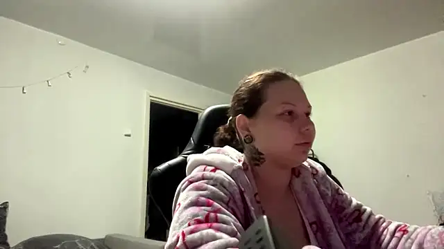 Snapshot of Redhair_girl chatting on June 28, 5:52 pm Redhair girl online show from June 28, 5:52 pm