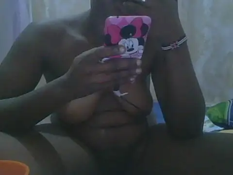 Snapshot of Queen_Zuri chatting on June 9, 6:41 pm Queen Zuri online show from June 9, 6:41 pm