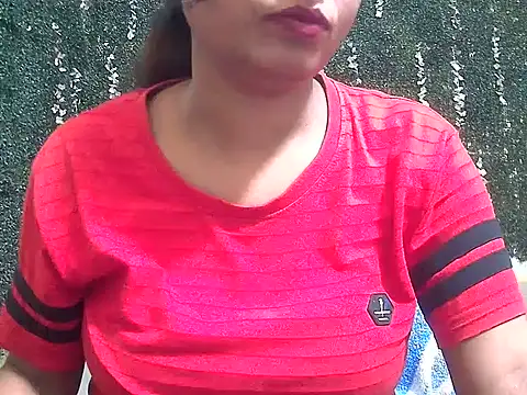 Snapshot of shallykaur chatting on June 16, 5:32 am shallykaur online show from June 16, 5:32 am