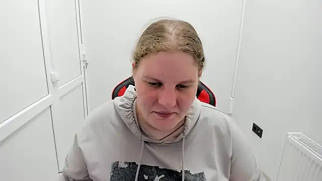 Snapshot of Bella_shyy_ chatting on June 25, 12:53 pm Bella shyy online show from June 25, 12:53 pm