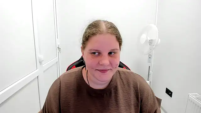 Snapshot of Bella_shyy_ chatting on July 12, 2:19 pm Bella shyy online show from July 12, 2:19 pm