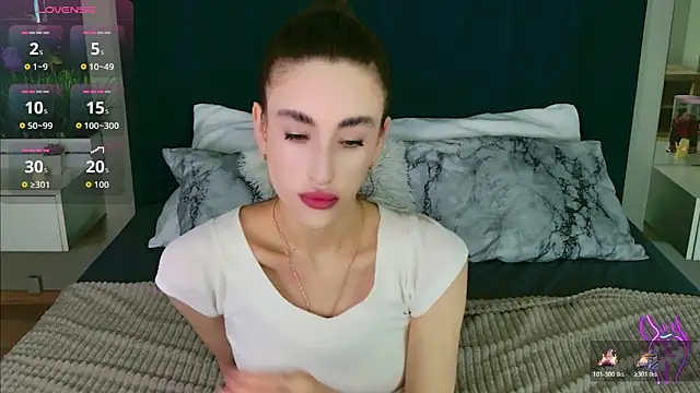 Snapshot of MadisonRen chatting on June 22, 11:18 am MadisonRen online show from June 22, 11:18 am