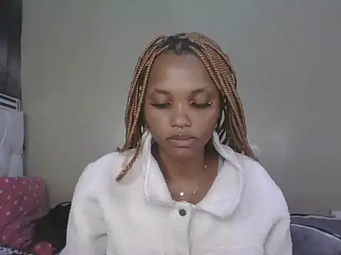 Snapshot of PrettyT5 chatting on June 16, 11:02 am PrettyT5 online show from June 16, 11:02 am