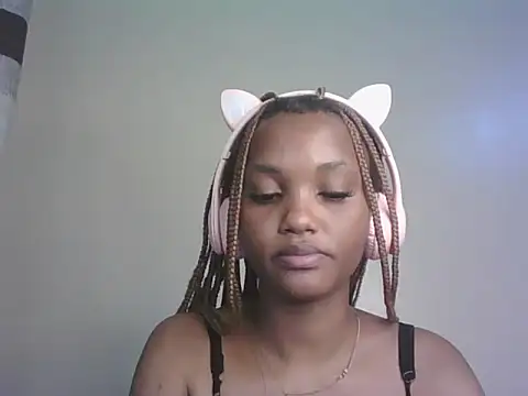Snapshot of PrettyT5 chatting on July 9, 8:46 pm PrettyT5 online show from July 9, 8:46 pm