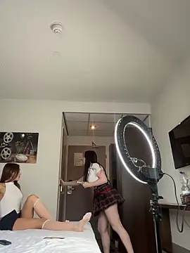 Snapshot of DoloresXO chatting on June 8, 4:07 pm DoloresXO online show from June 8, 4:07 pm