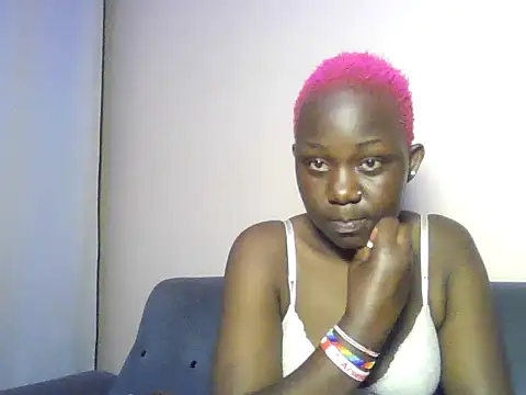 Snapshot of Naughtylynne chatting on June 4, 9:21 pm Naughtylynne online show from June 4, 9:21 pm
