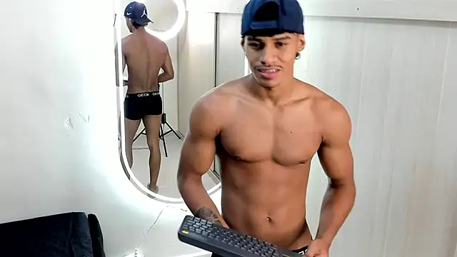 Snapshot of Joao_da_silva19 chatting on May 17, 1:40 pm Joao da silva19 online show from May 17, 1:40 pm