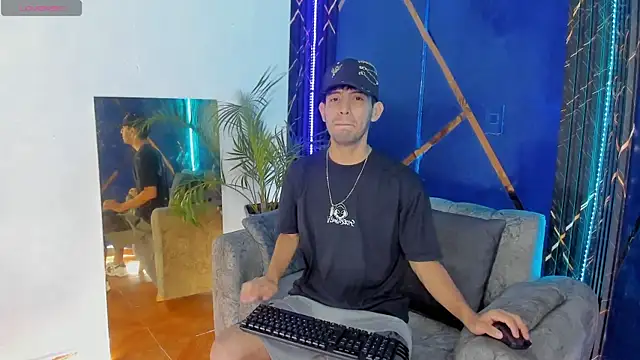 Snapshot of sexy_hairy1 chatting on July 8, 11:26 am sexy hairy1 online show from July 8, 11:26 am