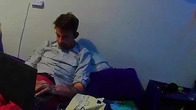 Snapshot of Pbluntz90 chatting on May 22, 11:43 pm Pbluntz90 online show from May 22, 11:43 pm