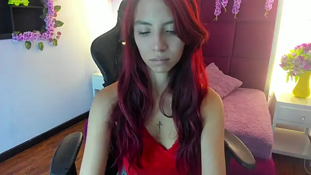 Snapshot of NinaaXXX_ chatting on June 27, 6:46 pm NinaaXXX online show from June 27, 6:46 pm