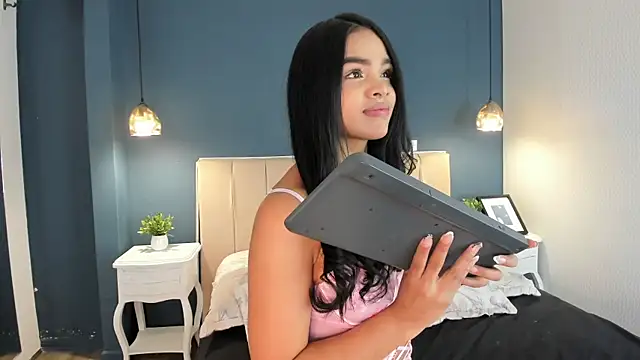 Snapshot of Dania_gh chatting on July 3, 11:38 am Dania gh online show from July 3, 11:38 am