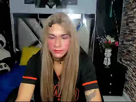 Snapshot of Karina_Cutee chatting on May 27, 2:14 pm Karina Cutee online show from May 27, 2:14 pm
