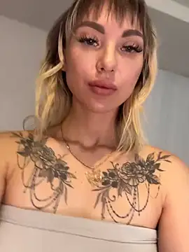 Snapshot of TeaseBabeXXX chatting on June 27, 10:26 pm TeaseBabeXXX online show from June 27, 10:26 pm