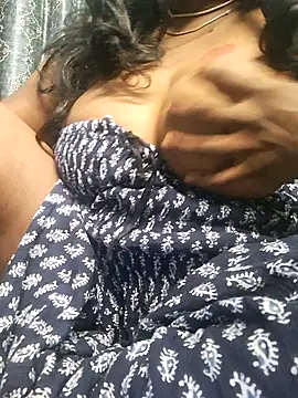 Snapshot of Tamil-ammukutty18 chatting on July 10, 1:54 am Tamil-ammukutty18 online show from July 10, 1:54 am