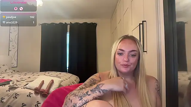 CurvyWetWife online show from June 29, 10:15 am