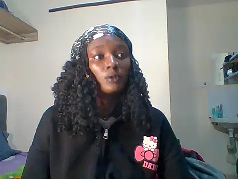 Snapshot of Sexyie_becky chatting on May 19, 4:02 pm Sexyie becky online show from May 19, 4:02 pm