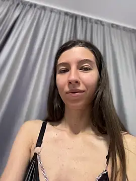 LunaWillsX online show from May 21, 6:42 am