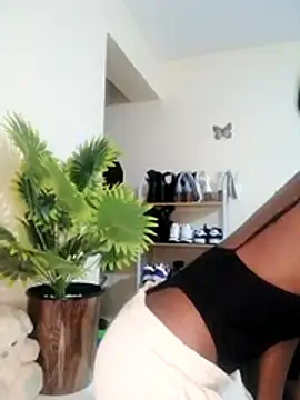 Snapshot of _Luxurydoll chatting on June 1, 8:43 pm Luxurydoll online show from June 1, 8:43 pm