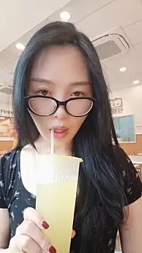 Snapshot of lylxili chatting on June 17, 6:27 am lylxili online show from June 17, 6:27 am