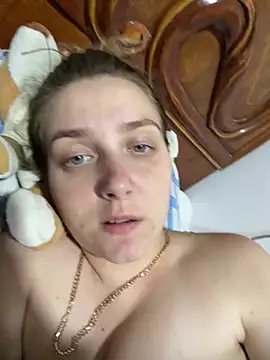Snapshot of Loulou_fck chatting on July 25, 12:31 am Loulou fck online show from July 25, 12:31 am