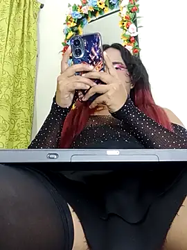 Snapshot of Elektra_bigcock chatting on May 20, 12:06 am Elektra bigcock online show from May 20, 12:06 am