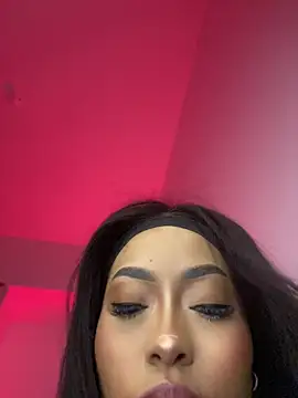 Snapshot of Saraah_bosh chatting on May 23, 1:33 am Saraah bosh online show from May 23, 1:33 am