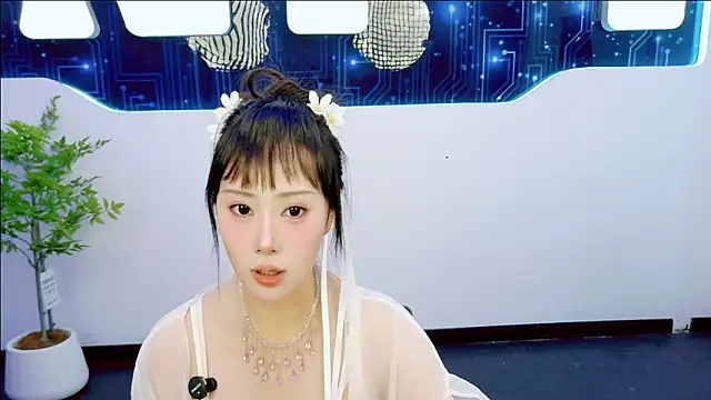 Snapshot of Nicole-- chatting on May 18, 6:41 am Nicole-- online show from May 18, 6:41 am