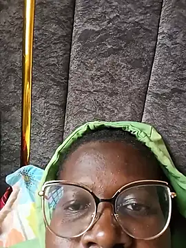 Snapshot of munyyypoo chatting on July 11, 7:00 am munyyypoo online show from July 11, 7:00 am