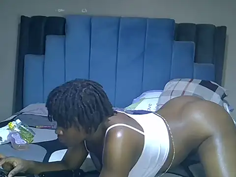 Snapshot of melanin_moon chatting on June 16, 10:12 pm melanin moon online show from June 16, 10:12 pm
