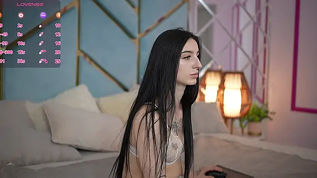 Snapshot of EmilyyMoon chatting on June 29, 6:19 am EmilyyMoon online show from June 29, 6:19 am